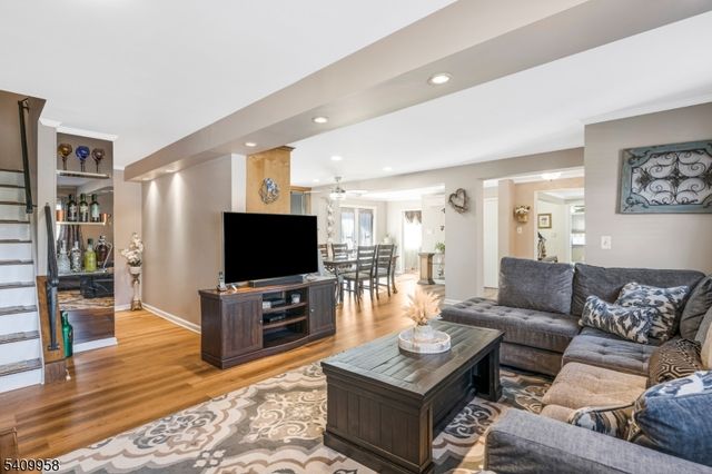 212 Vesper Ave, Middlesex Boro, NJ 08846