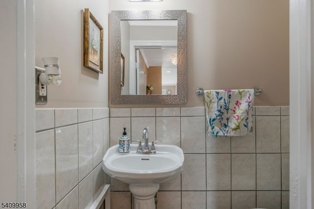 212 Vesper Ave, Middlesex Boro, NJ 08846