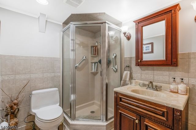 212 Vesper Ave, Middlesex Boro, NJ 08846