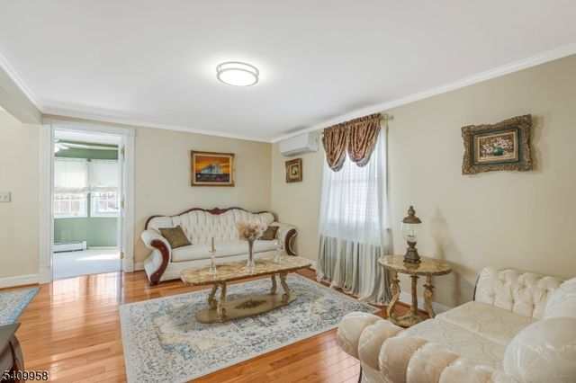 212 Vesper Ave, Middlesex Boro, NJ 08846