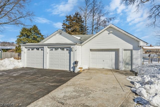 212 Vesper Ave, Middlesex Boro, NJ 08846