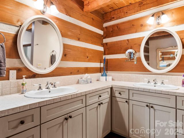 952 & 970 Morgan Hill Road, Black Mountain, NC 28711