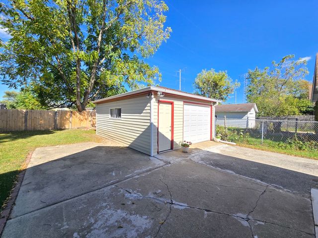 616 W Keith Avenue, Waukegan, IL 60085