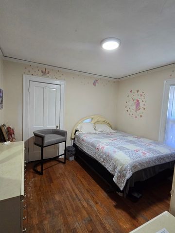 616 W Keith Avenue, Waukegan, IL 60085