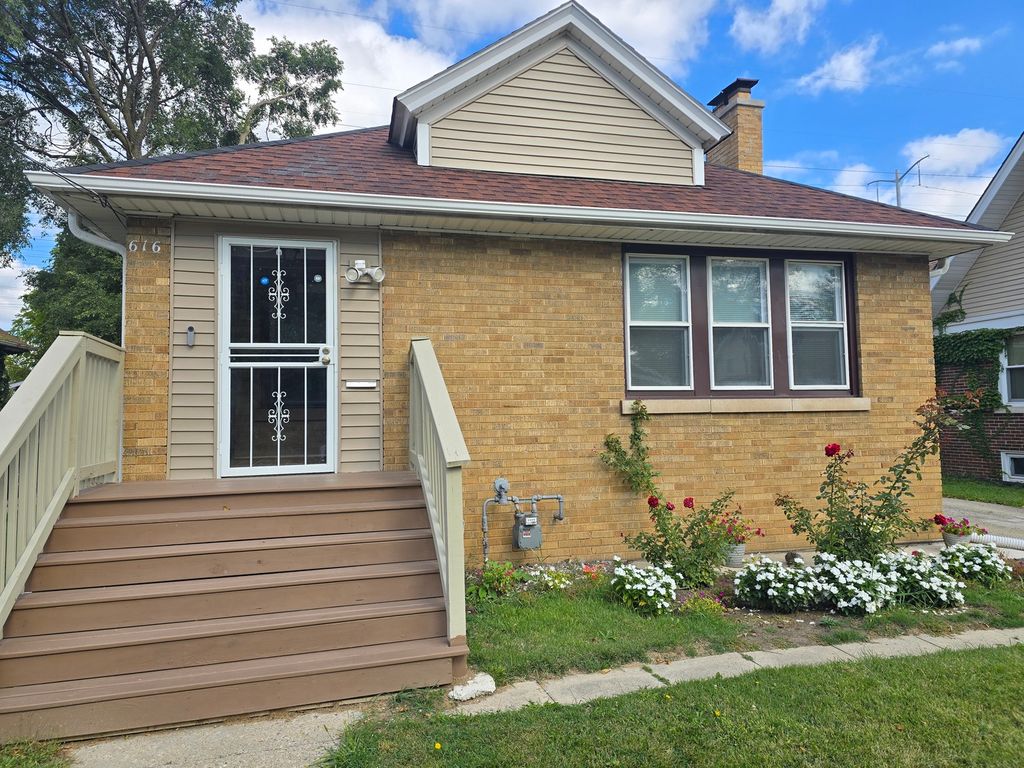 616 W Keith Avenue, Waukegan, IL 60085