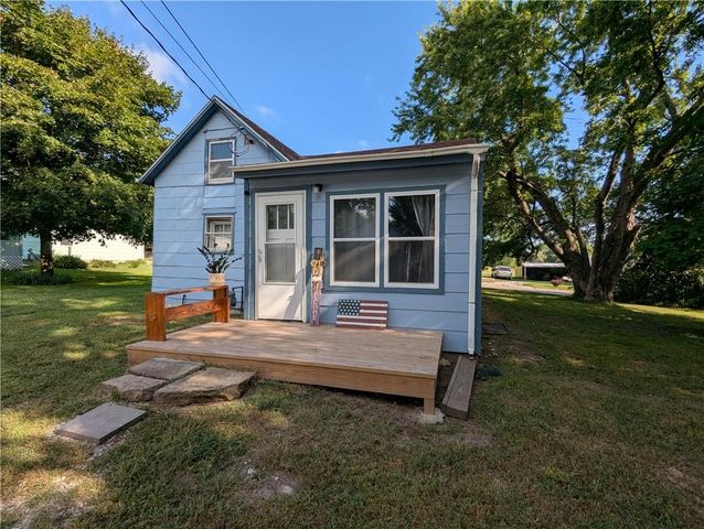 1111 Miami Street, Hiawatha, KS 66434