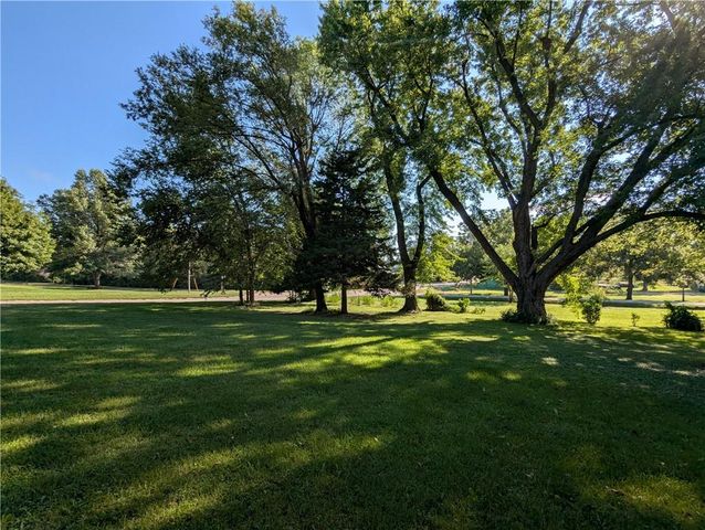 1111 Miami Street, Hiawatha, KS 66434