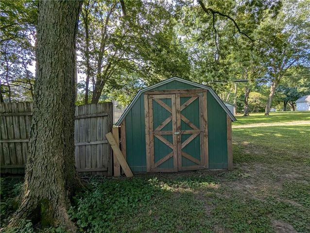 1111 Miami Street, Hiawatha, KS 66434