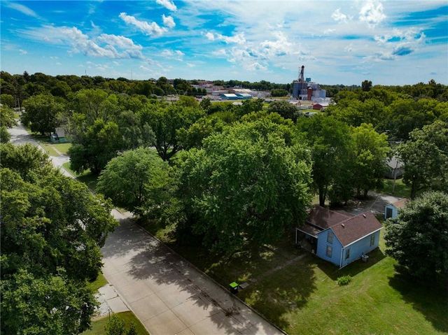 1111 Miami Street, Hiawatha, KS 66434