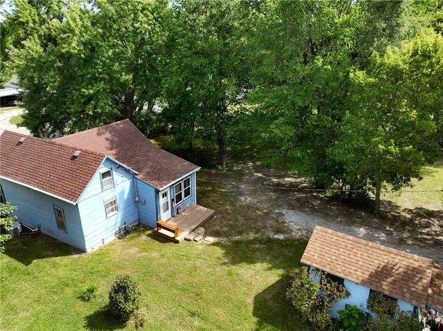 1111 Miami Street, Hiawatha, KS 66434