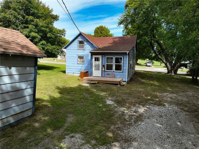 1111 Miami Street, Hiawatha, KS 66434