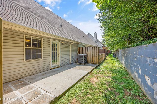 1055 Blinken St, Knoxville, TN 37932