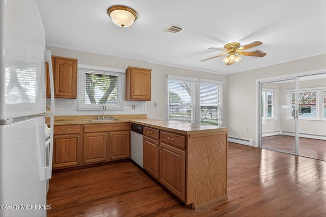 24 Chateux Lane, Toms River, NJ 08757