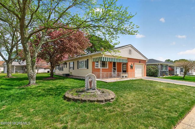 24 Chateux Lane, Toms River, NJ 08757