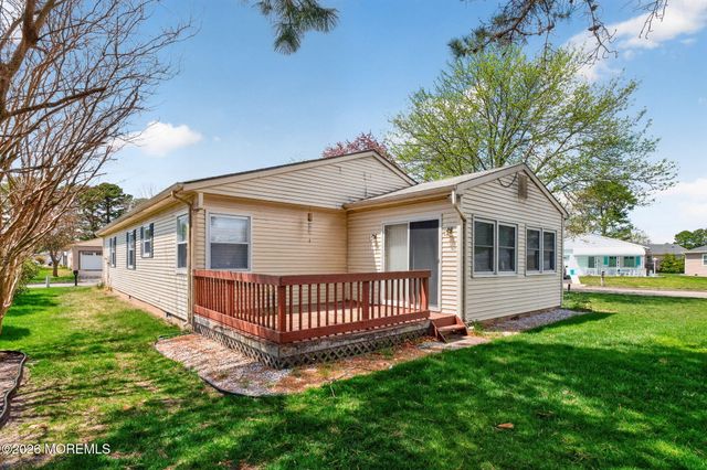 24 Chateux Lane, Toms River, NJ 08757