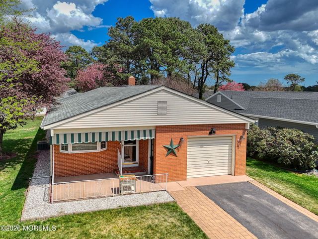 24 Chateux Lane, Toms River, NJ 08757