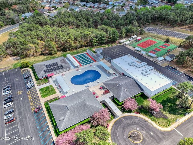 24 Chateux Lane, Toms River, NJ 08757