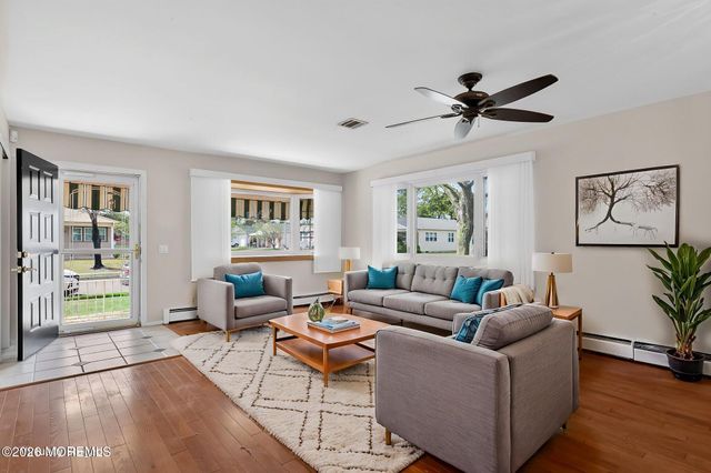 24 Chateux Lane, Toms River, NJ 08757