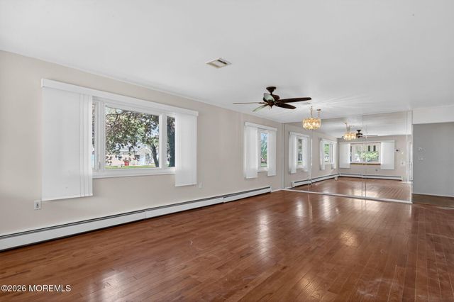 24 Chateux Lane, Toms River, NJ 08757