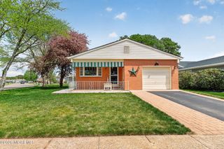 24 Chateux Lane, Toms River, NJ 08757