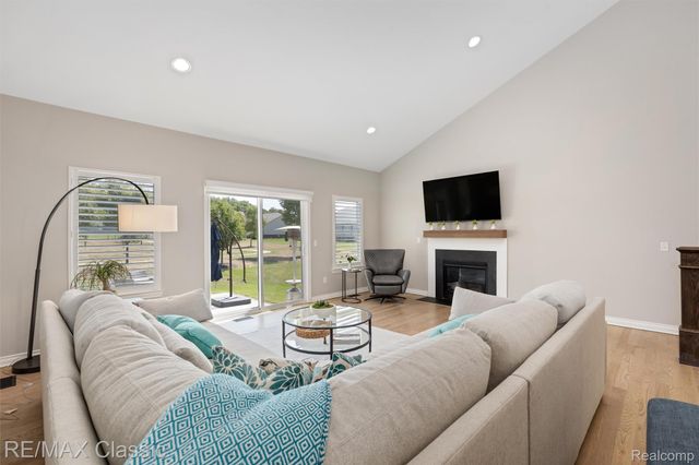860 N Mill Street, South Lyon, MI 48178