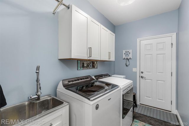 860 N Mill Street, South Lyon, MI 48178
