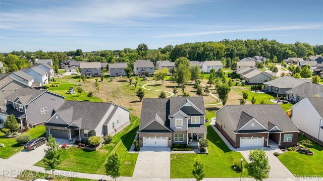 860 N Mill Street, South Lyon, MI 48178