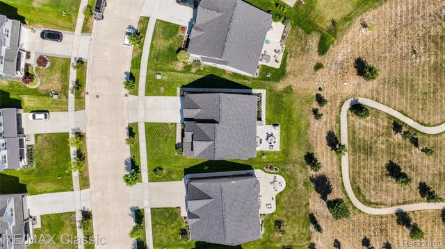860 N Mill Street, South Lyon, MI 48178