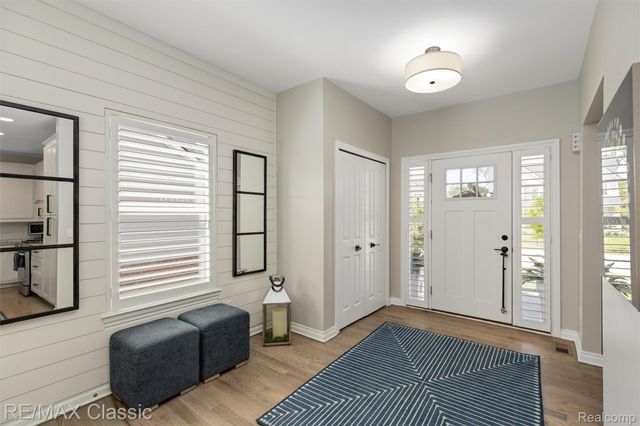860 N Mill Street, South Lyon, MI 48178