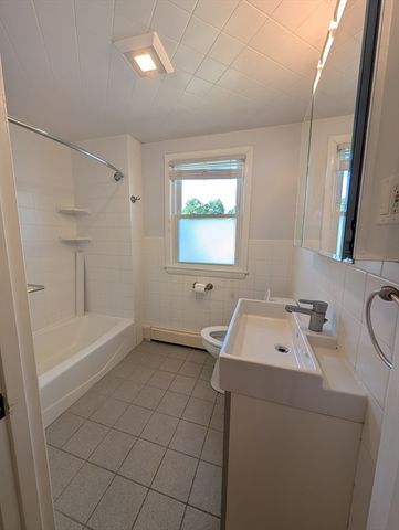 5 Greenleaf Cir, Framingham, MA 01701