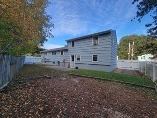 5 Greenleaf Cir, Framingham, MA 01701