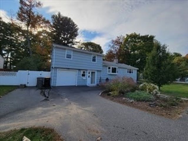 5 Greenleaf Cir, Framingham, MA 01701