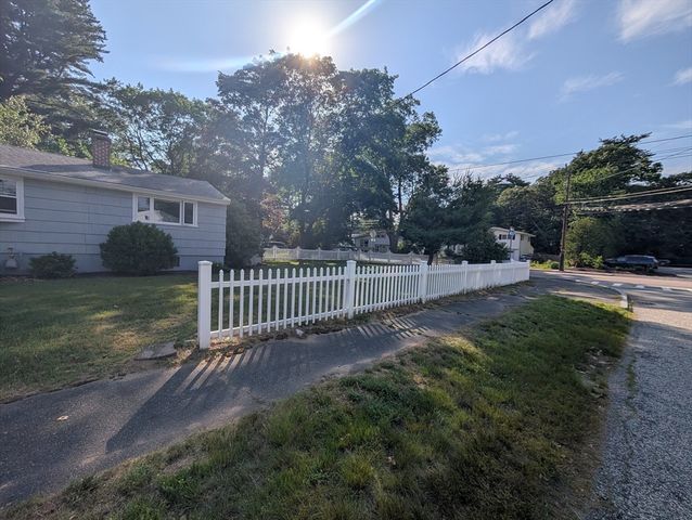 5 Greenleaf Cir, Framingham, MA 01701