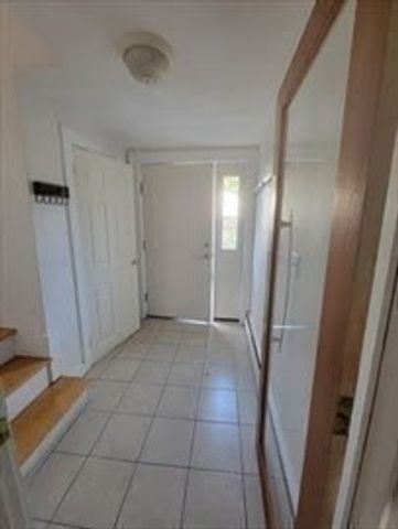 5 Greenleaf Cir, Framingham, MA 01701