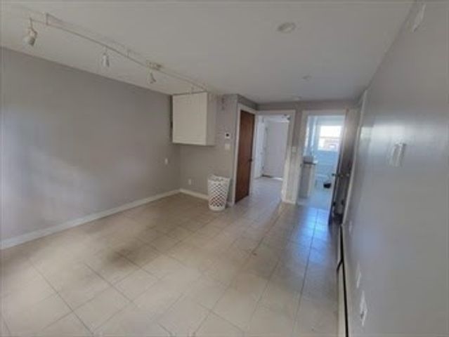 5 Greenleaf Cir, Framingham, MA 01701