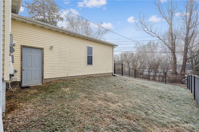 403 3RD Street, Traer, IA 50675