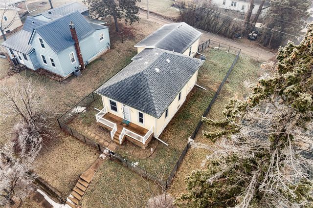 403 3RD Street, Traer, IA 50675