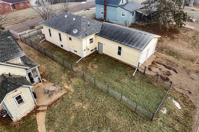 403 3RD Street, Traer, IA 50675