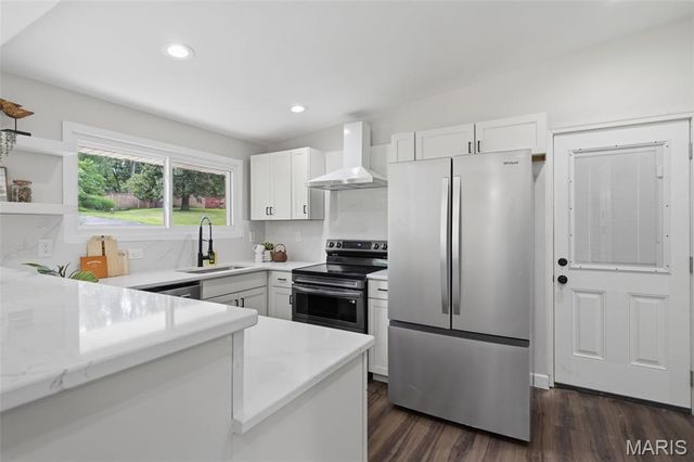2431 Trossock Lane, Kirkwood, MO 63122