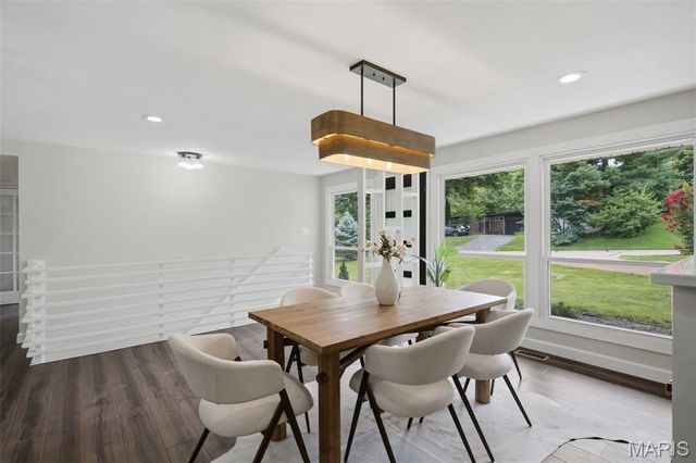 2431 Trossock Lane, Kirkwood, MO 63122
