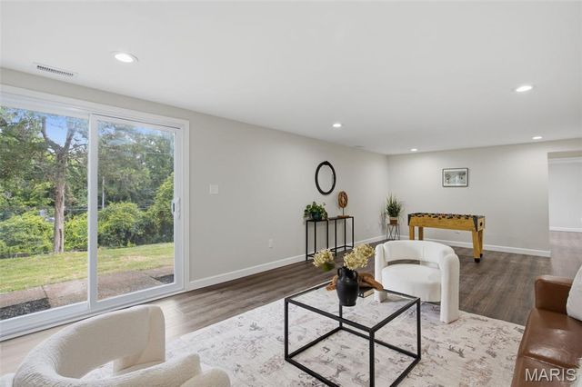 2431 Trossock Lane, Kirkwood, MO 63122