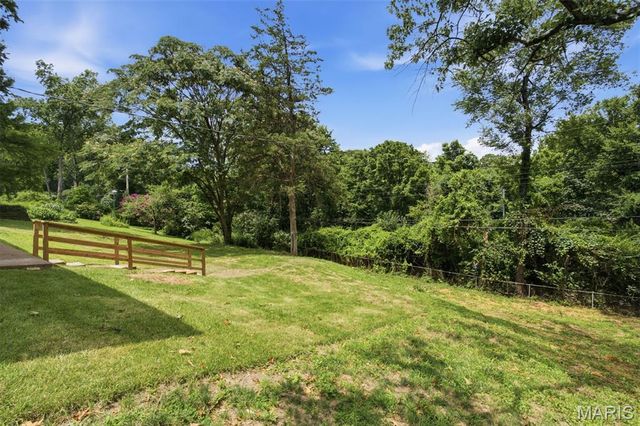 2431 Trossock Lane, Kirkwood, MO 63122