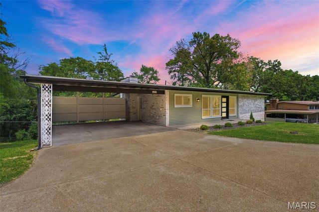 2431 Trossock Lane, Kirkwood, MO 63122