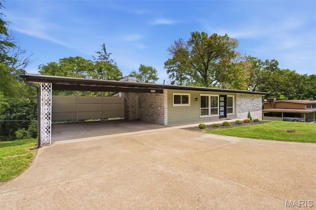 2431 Trossock Lane, Kirkwood, MO 63122