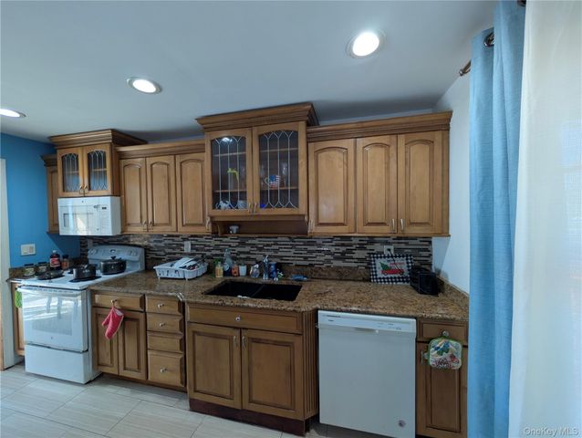 127 Johns Neck Road, Shirley, NY 11967