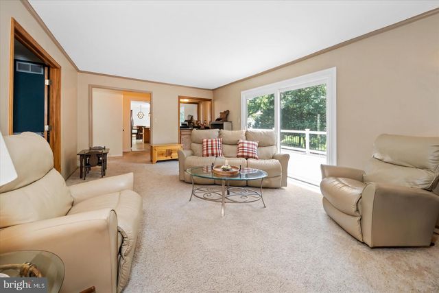 8 WINDING HILL DR, Hockessin, DE 19707