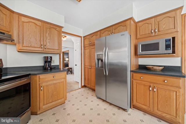 8 WINDING HILL DR, Hockessin, DE 19707