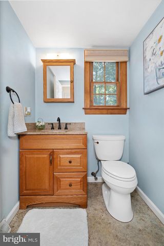 8 WINDING HILL DR, Hockessin, DE 19707