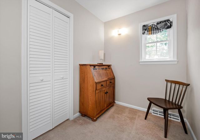 8 WINDING HILL DR, Hockessin, DE 19707