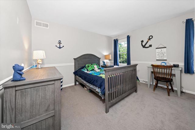 8 WINDING HILL DR, Hockessin, DE 19707